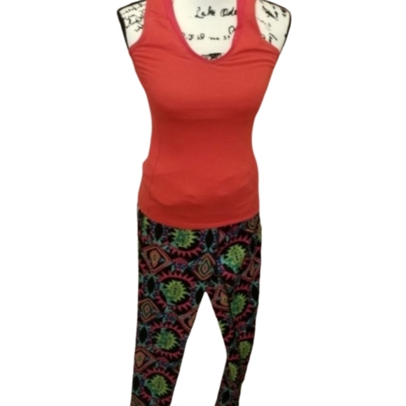 👖Fila Running Leggings & Fabulous Foursome Includes 3 Tops 🌏 - Picture 3 of 10